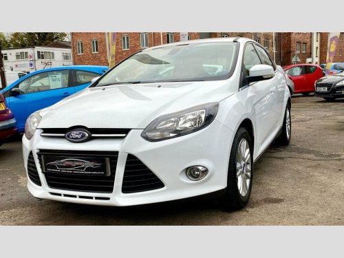 Ford Focus  1.6 Titanium Hatchback 5dr Petrol Manual Euro 5 (1