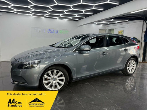 Volvo V40  2.0 T3 SE Lux Nav Hatchback 5dr Petrol Manual Euro
