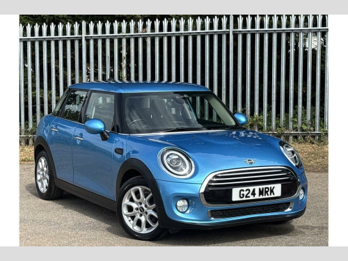 MINI Hatch  1.5 Cooper Classic Hatchback 5dr Petrol Steptronic Euro 6 (s/s) (136 ps)