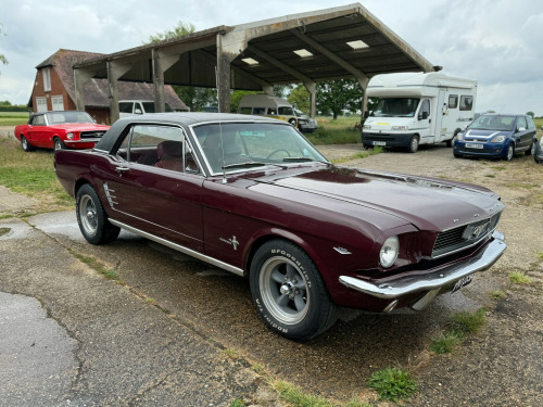 Ford Mustang GT/GHIA 2-Door