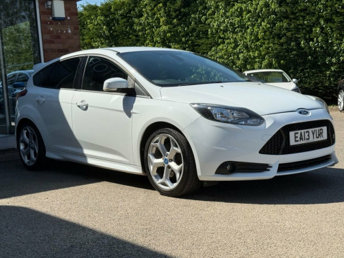 Ford Focus  2.0T EcoBoost ST-2 Hatchback 5dr Petrol Manual Eur