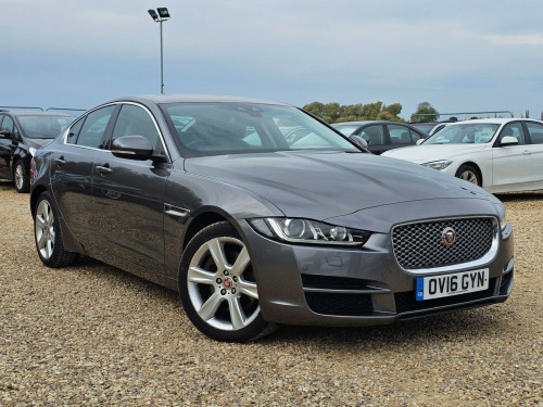 Jaguar XE  2.0d Portfolio Auto AWD Euro 6 (s/s) 4dr
