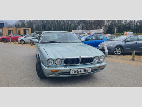 Jaguar XJ  3.2 XJ8 4dr