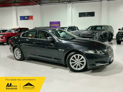 Jaguar XF  2.2d Premium Luxury Saloon 4dr Diesel Auto Euro 5 (s/s) (200 ps)