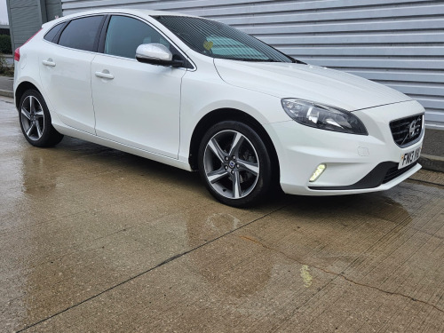 Volvo V40  1.6 D2 R-Design Hatchback 5dr Diesel Manual Euro 5 (s/s) (115 ps)