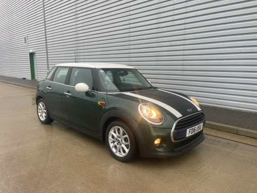 MINI Hatch  1.5 Cooper Hatchback 5dr Petrol Auto Euro 6 (s/s) (136 ps)