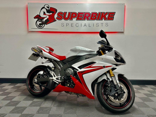 YAMAHA R1 1000