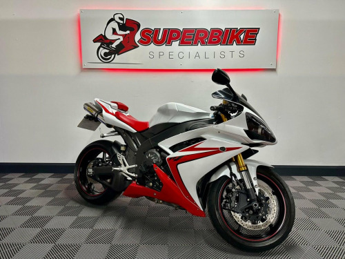 YAMAHA R1 1000