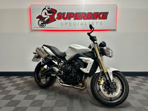 Triumph STREET TRIPLE 675  675