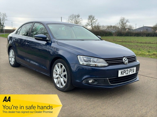 Volkswagen Jetta  2.0 TDI Sport Saloon 4dr Diesel DSG Euro 5 (140 ps