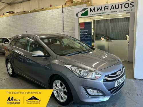 Hyundai i30  1.6 CRDi Blue Drive Style Nav Tourer Euro 5 (s/s) 5dr