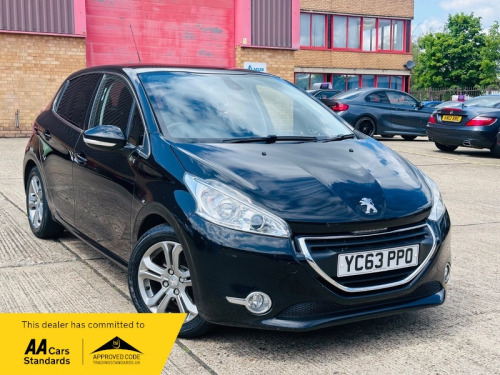 Peugeot 208  1.2 VTi Allure Hatchback 5dr Petrol Manual Euro 5 (82 ps)