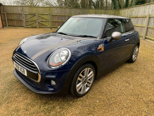 MINI Hatch  1.5 Cooper Seven Auto Euro 6 (s/s) 3dr