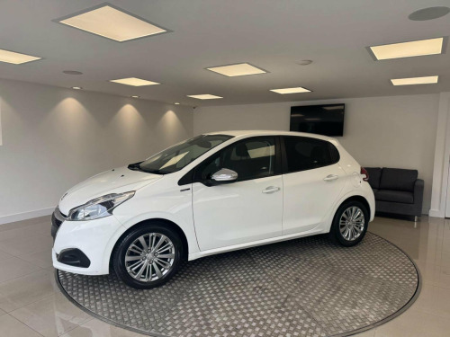 Peugeot 208  1.2 PureTech Signature Euro 6 (s/s) 5dr