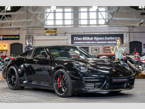 Porsche 911  TARGA 4 GTS PDK *LOW MILES*GTS INTERIOR PACKAGE BOSE ADAPTIVE SPORTS SEATS 