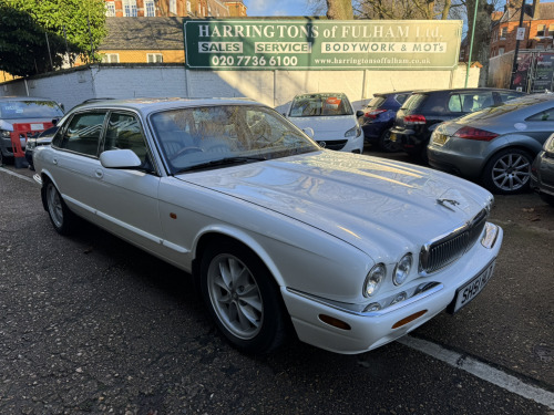 Jaguar XJ  4.0 Sovereign Saloon 4dr Petrol Automatic (287 g/km, 290 bhp)