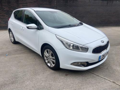 Kia ceed  1.6 CRDi 2 Hatchback 5dr Diesel Auto Euro 5 (126 b