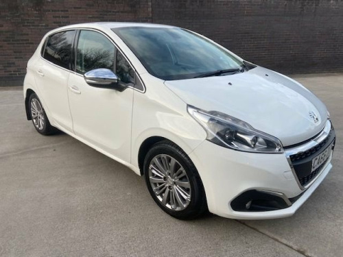 Peugeot 208  1.2 PureTech Allure Hatchback 5dr Petrol Manual Eu