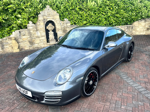 Porsche 911  GTS 2dr PDK