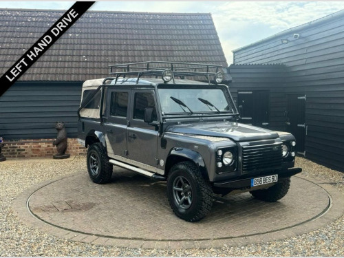 Land Rover Defender  2.5 110 TD5 TOMB RAIDER DCB 4d 120 BHP LEFT HAND D