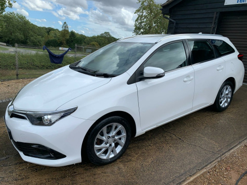 Toyota Auris  1.2 VVT-i Business Edition Touring Sports Euro 6 (s/s) 5dr