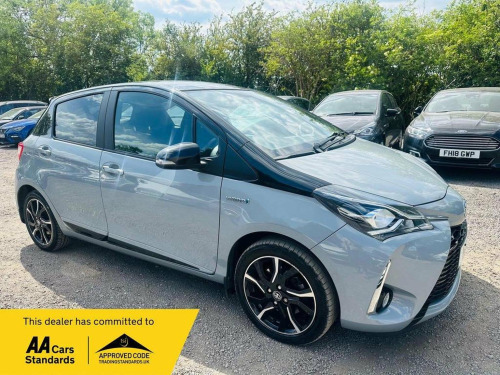 Toyota Yaris  1.5 VVT-h Grey Bi-Tone E-CVT Euro 6 (s/s) 5dr