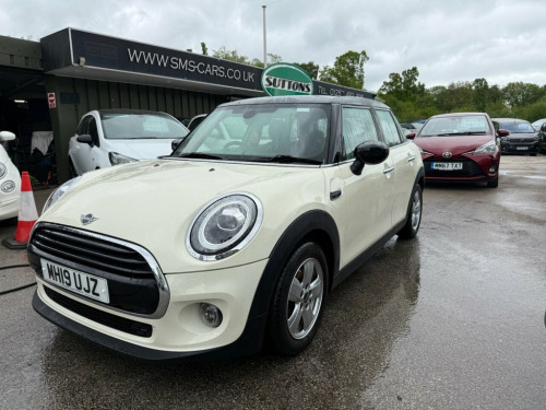MINI Hatch  1.5 Cooper Classic Hatchback 5dr Petrol Manual Eur