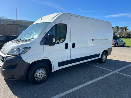 Peugeot Boxer  2.0 BlueHDi 335 Professional Panel Van 5dr Diesel 