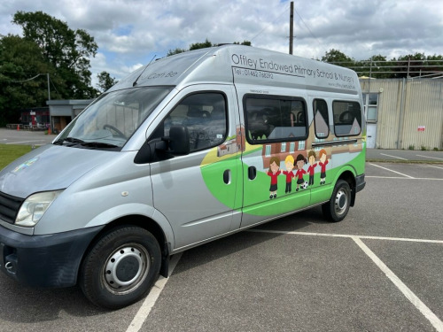 LDV Maxus  17 Seat Bus / Air Conditioning .
