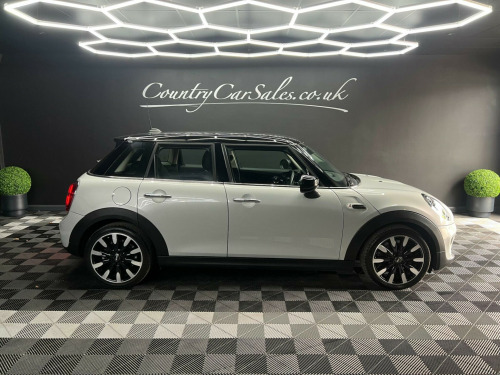MINI Hatch  1.5 Cooper Exclusive Euro 6 (s/s) 5dr