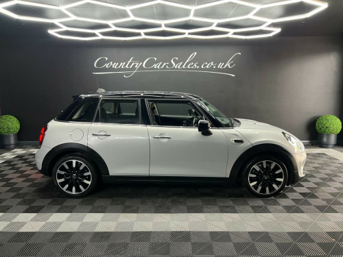MINI Hatch  1.5 Cooper Exclusive Euro 6 (s/s) 5dr