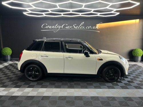 MINI Hatch  1.5 Cooper Auto Euro 6 (s/s) 5dr
