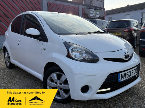 Toyota AYGO  1.0 VVT-i Hatchback 5dr Petrol Manual Euro 5 (67 ps)