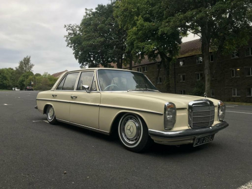 Mercedes-Benz 220 -