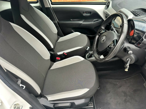 Toyota AYGO  1.0 VVT-i x-play x-shift Euro 6 5dr