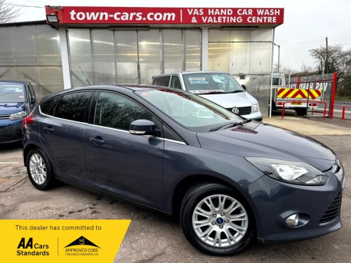 Ford Focus  Titanium 1.6 125 BHP 5 DOOR -SERVICE HISTORY, SAT NAV, REAR PARKING SENSORS