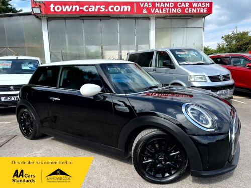 MINI Mini  COOPER CLASSIC -ONLY 34867 MILES, 6 SPEED, £2855 OF EXTRAS, MINI HIST