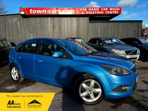 Ford Focus  ZETEC - 97604 MILES, 1 FORMER OWNER, SPARE REMOTE KEY, HEATED SCREEN, AIR C 