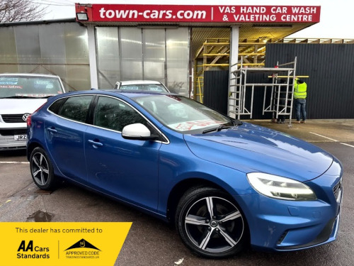 Volvo V40  T2 R-DESIGN NAV PLUS-6 SPEED, ONLY 64484 MILES, FULL SERVICE HISTORY, 1 FOR 