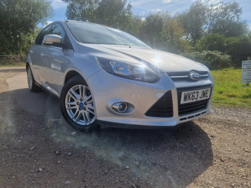 Ford Focus  1.0T EcoBoost Titanium Euro 5 (s/s) 5dr