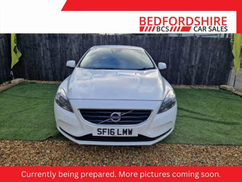 Volvo V40  2.0 D2 SE Lux Nav Hatchback 5dr Diesel Manual Euro