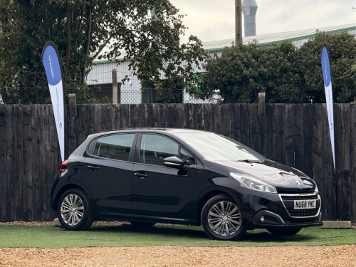 Peugeot 208  1.2 PureTech Signature Hatchback 5dr Petrol Manual