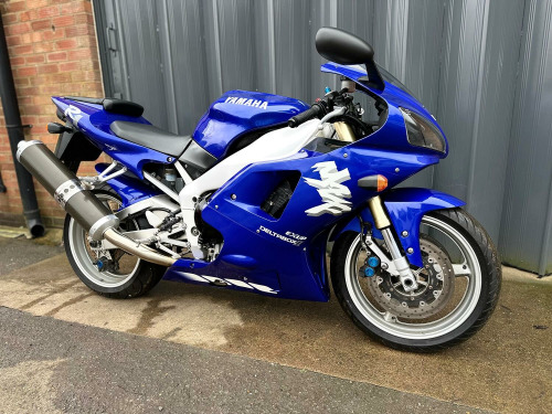 YAMAHA R1