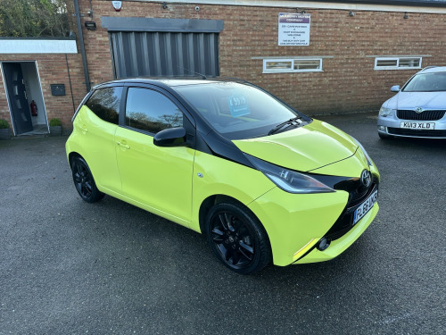 Toyota AYGO  1.0 VVT-i x-cite 3 Yellow Bi-Tone 