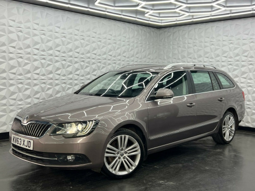 Skoda Superb  2.0 TDI Elegance DSG 4WD Euro 5 (s/s) 5dr