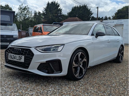 Audi A4 Avant  2.0 TFSI 40 Black Edition Estate 5dr Petrol S Tronic Euro 6 (s/s) (204 ps)