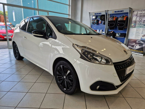 Peugeot 208  1.2 PureTech Black Edition Euro 6 3dr