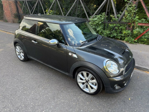 MINI Hatch  1.6 COOPER S 3d 184 BHP Just had new timing chain.