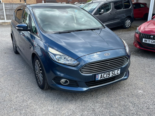 Ford S-MAX TITANIUM