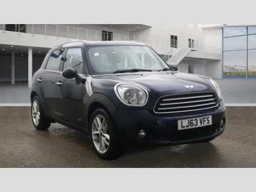 MINI Countryman  2.0 Cooper D SUV Diesel Auto ALL4 5dr - Just 51,532 Miles from New / Panora